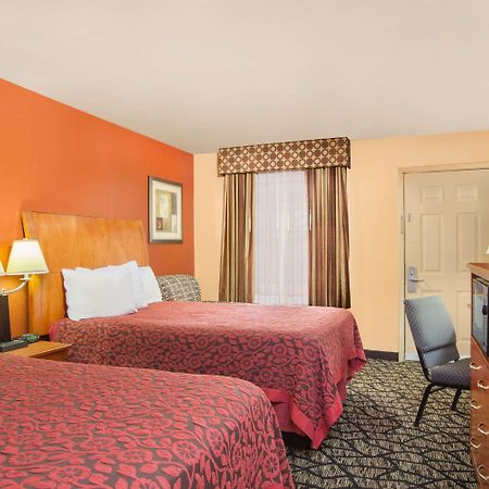 Days Inn By Wyndham Centerville Eksteriør billede