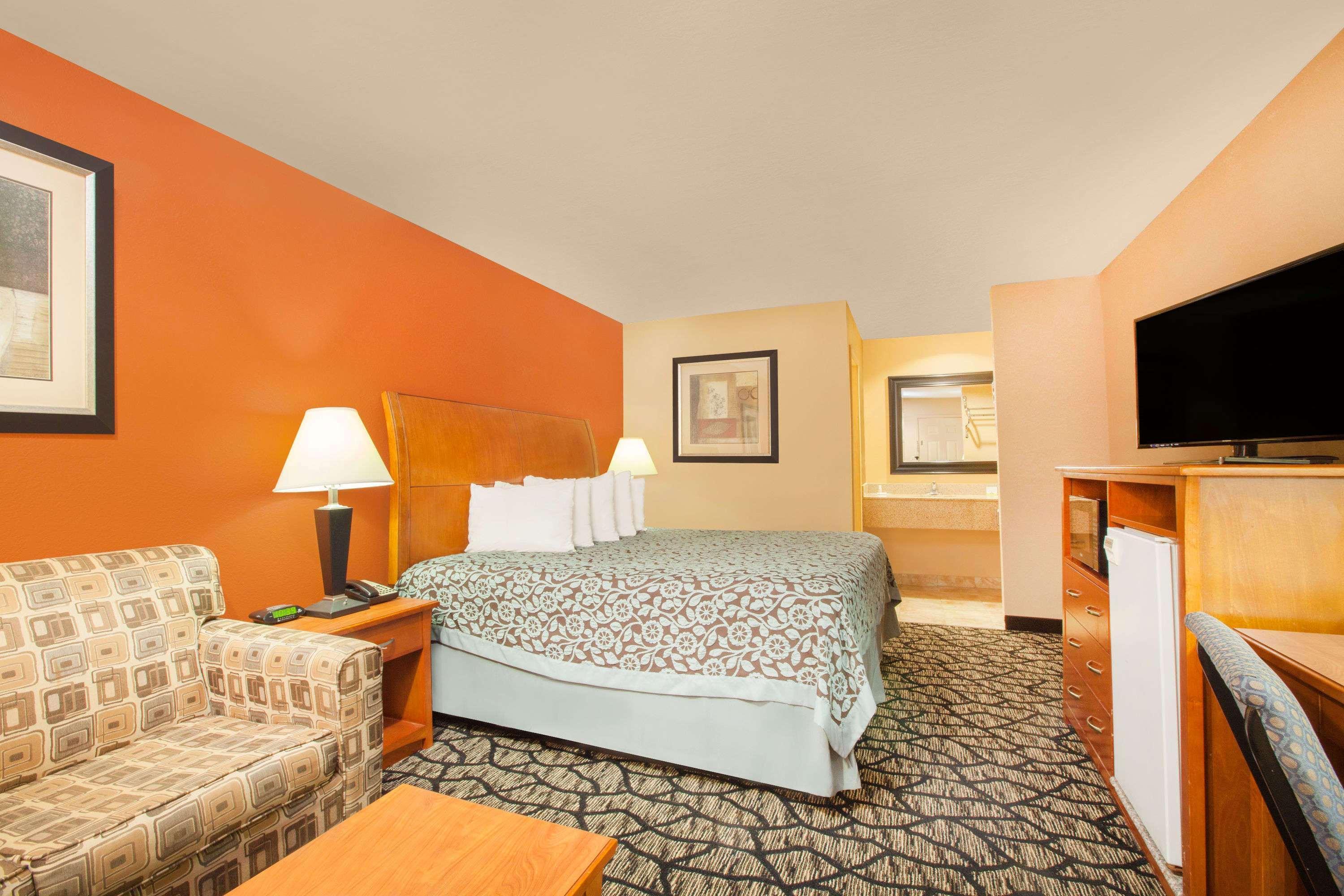 Days Inn By Wyndham Centerville Eksteriør billede